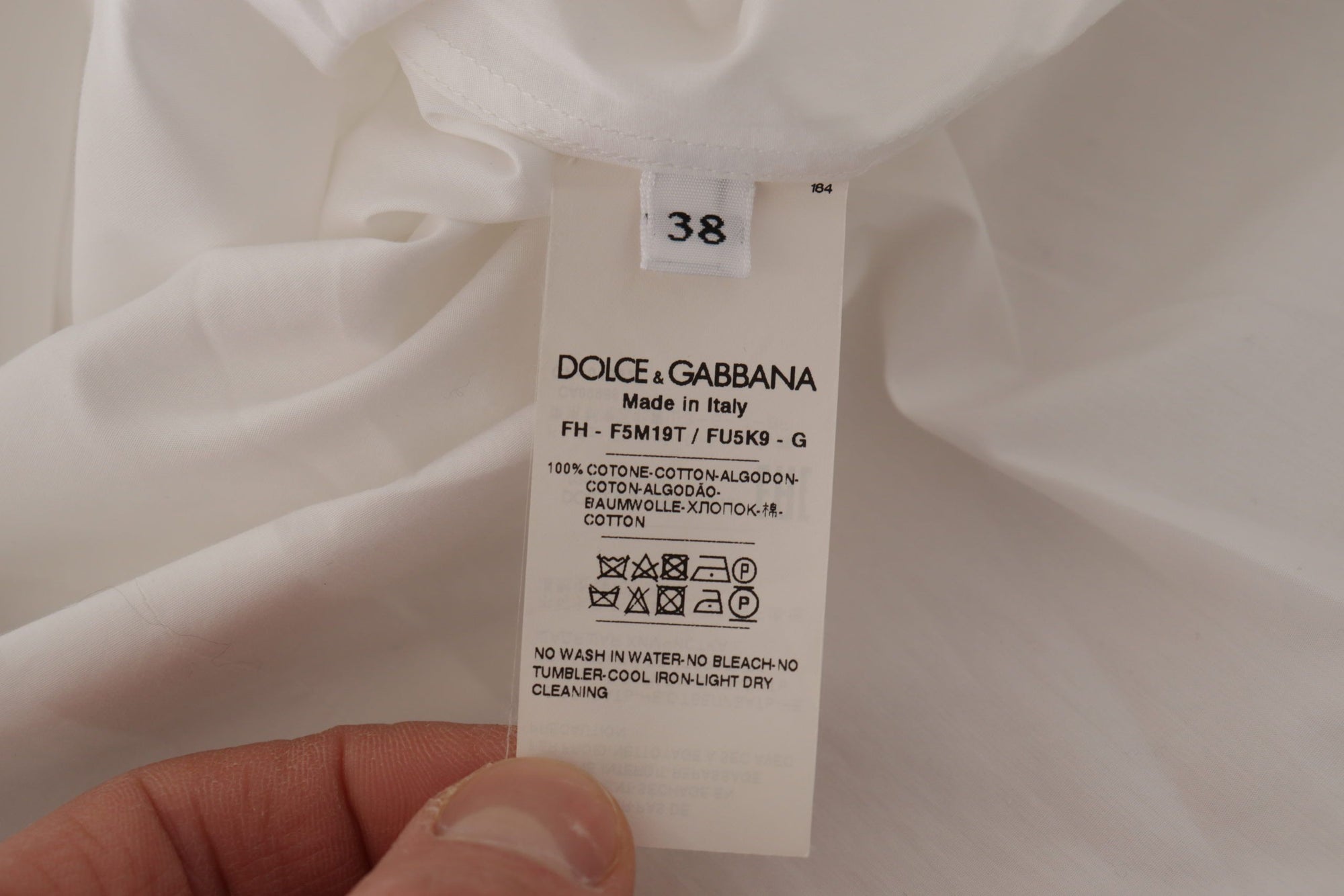 Dolce & Gabbana - Élégant chemisier de smoking sans manches avec boutons en cristal