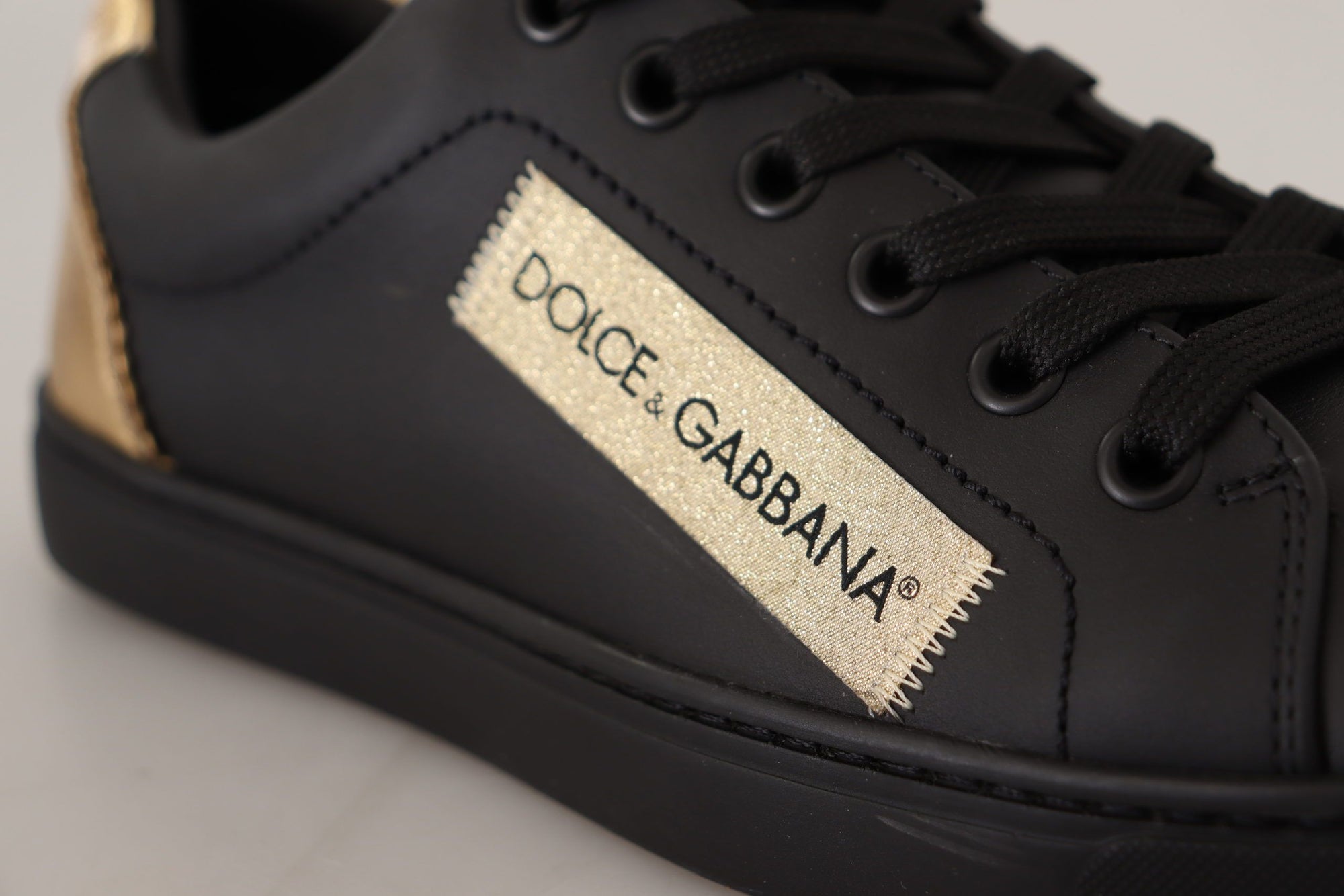 Baskets basses en cuir noir et doré Dolce &amp; Gabbana Chic