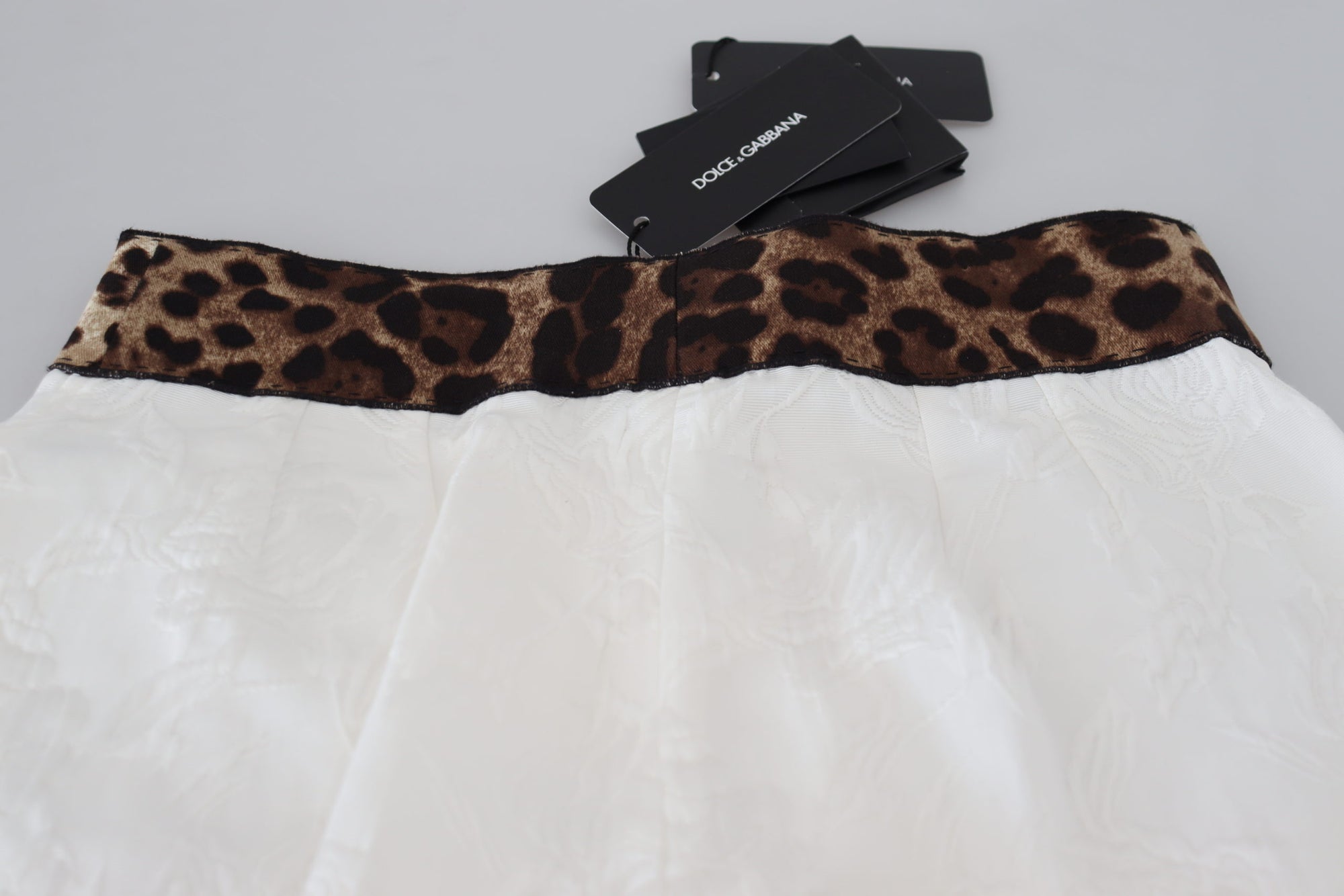 Dolce &amp; Gabbana Elegant Leopard Print Pants for Sophisticated Style