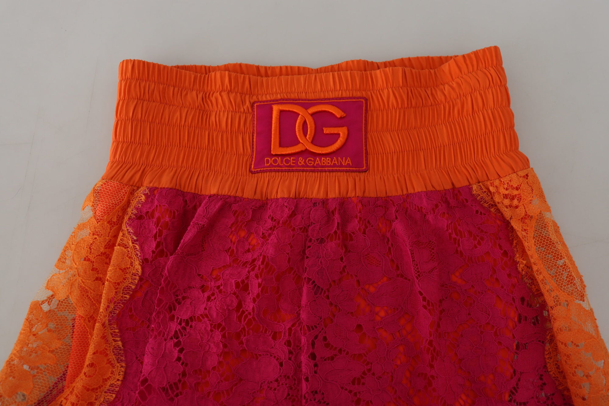 Short taille haute élégant en dentelle bicolore Dolce &amp; Gabbana