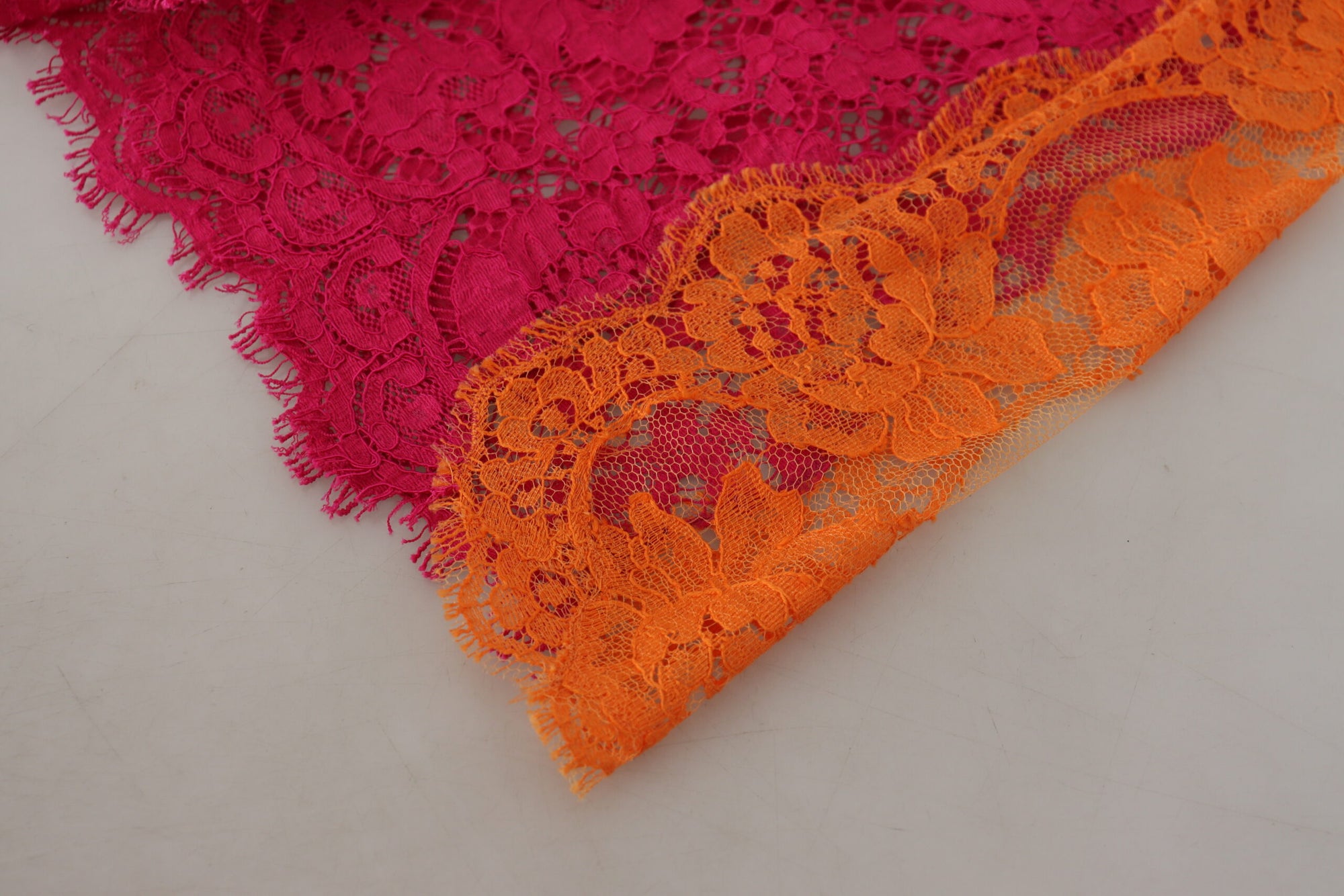 Short taille haute élégant en dentelle bicolore Dolce &amp; Gabbana