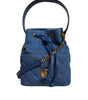 Sac bandoulière en cuir denim matelassé bleu Versace