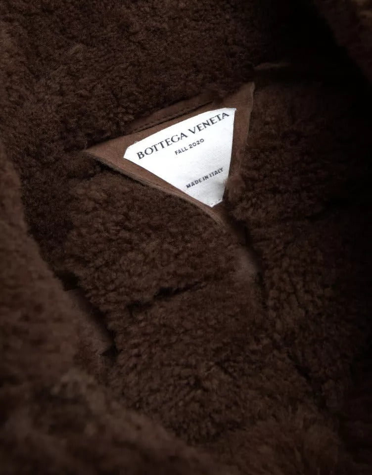 Bottega Veneta Manteau en peau lainée d'agneau marron
