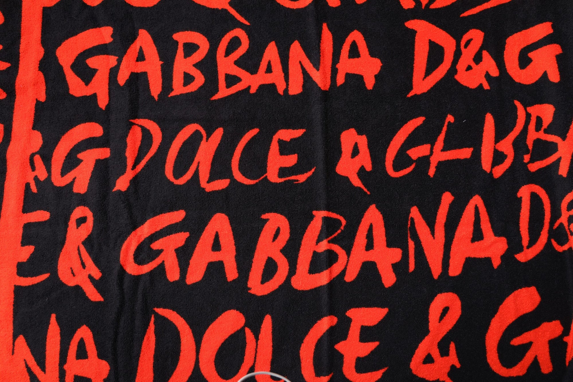Serviette de plage en coton imprimé logo Dolce &amp; Gabbana noir et rouge