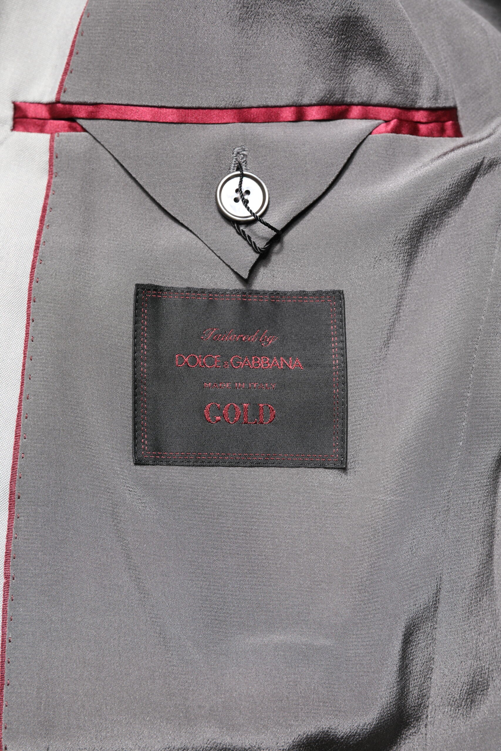 Costume deux pièces en laine gris clair Dolce &amp; Gabbana, coupe formelle, couleur or