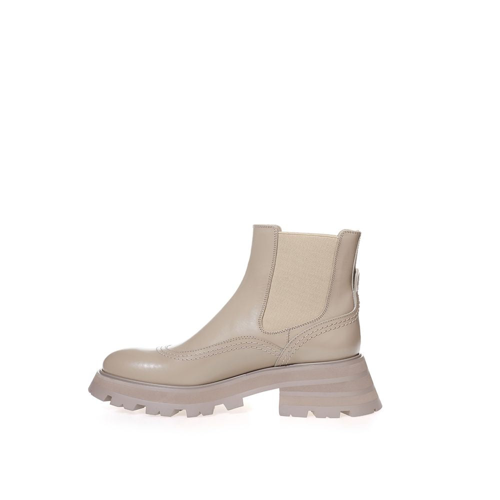 Bottes en cuir gris chic Alexander McQueen pour des pas élégants