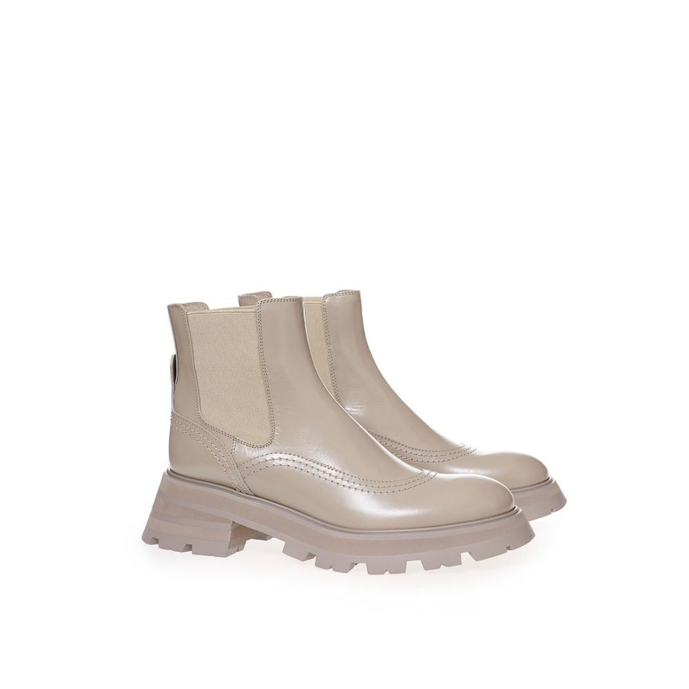 Bottes en cuir gris chic Alexander McQueen pour des pas élégants