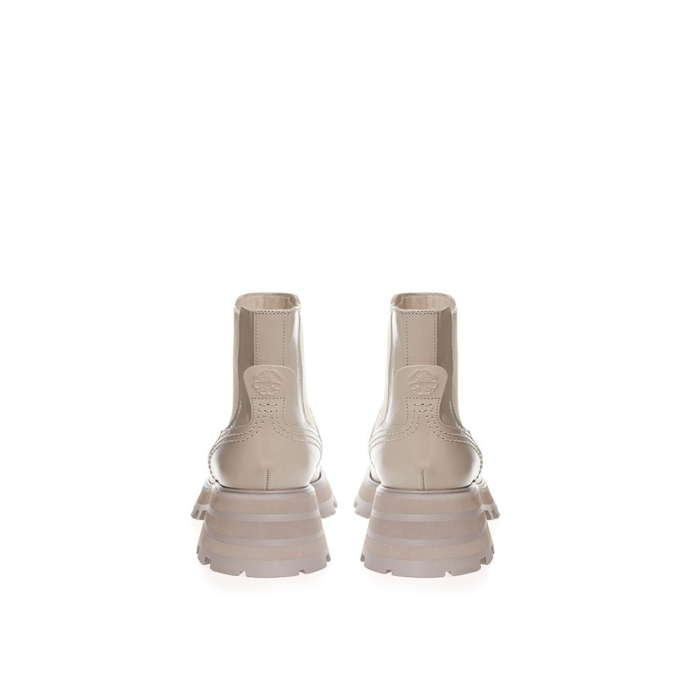 Bottes en cuir gris chic Alexander McQueen pour des pas élégants