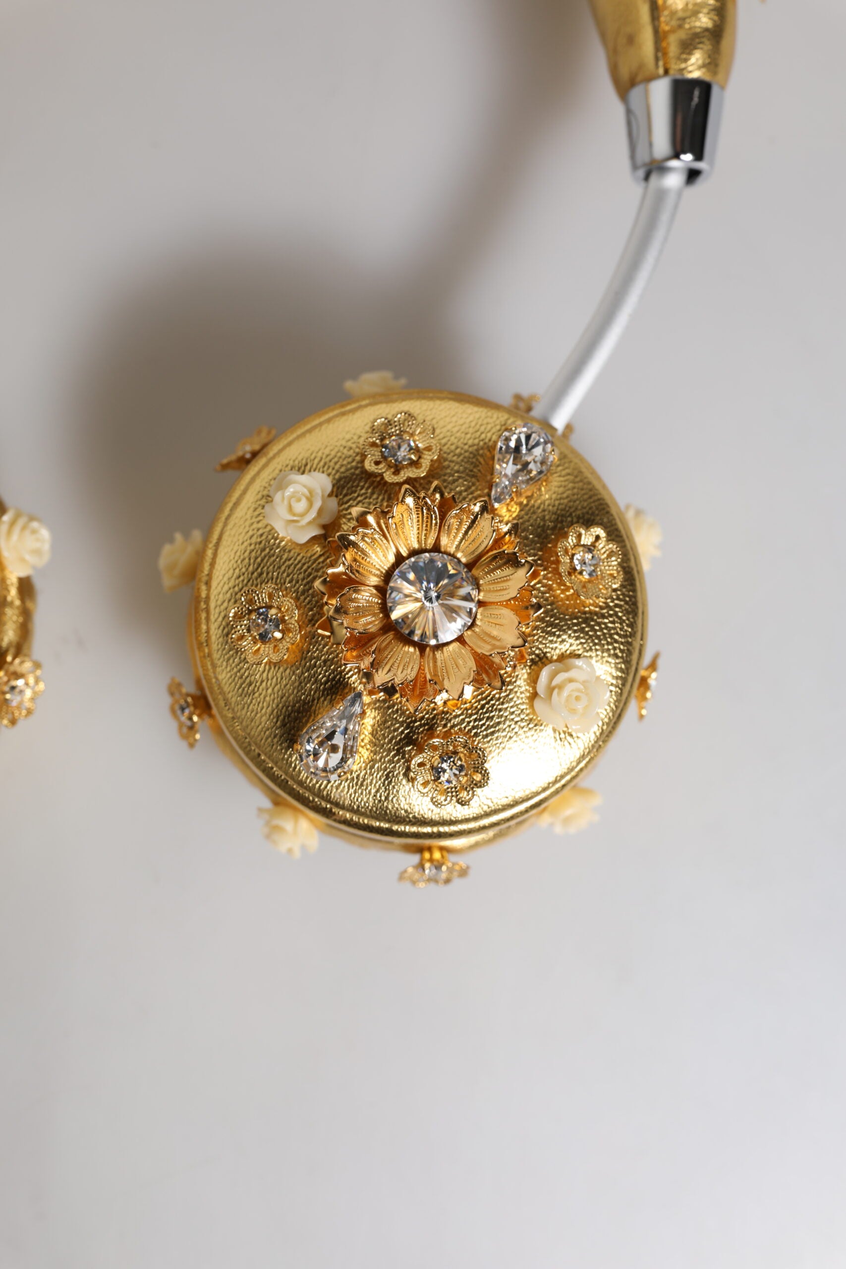 Casque audio Dolce &amp; Gabbana en cuir doré avec motif floral et cristaux Angel