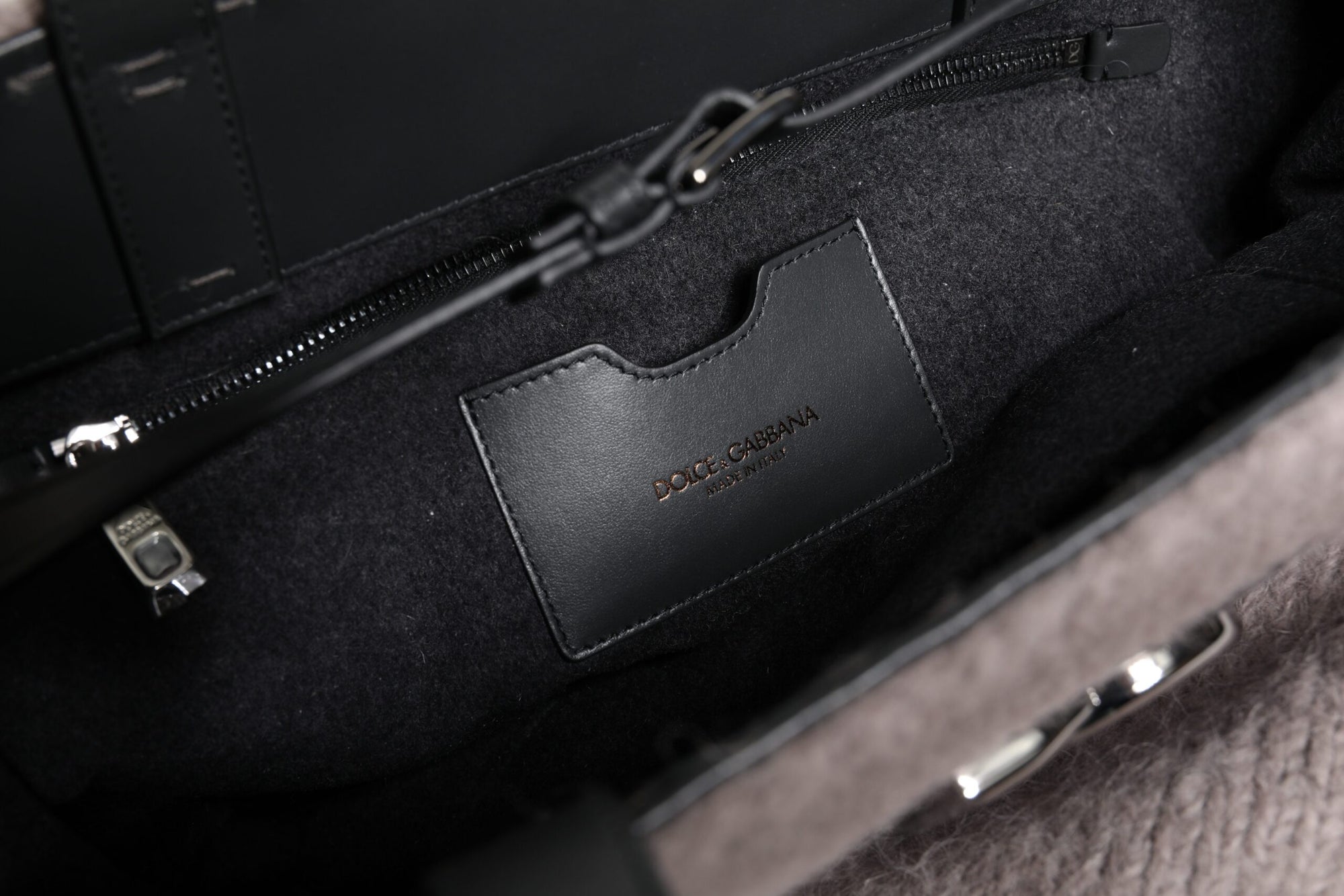 Sac fourre-tout à bandoulière Dolce & Gabbana en laine d'alpaga grise avec plaque logo