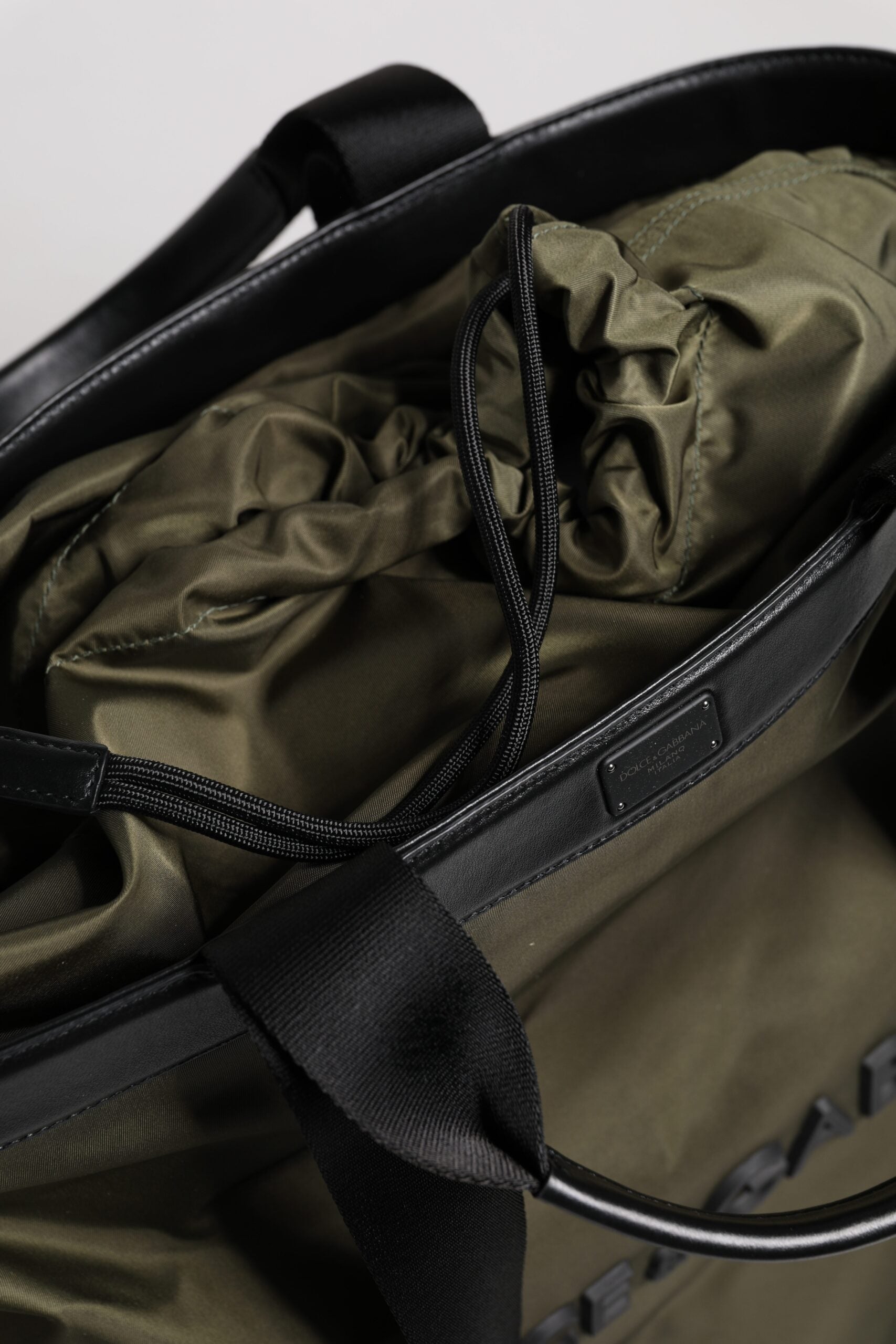 Sac fourre-tout à bandoulière en nylon vert militaire Dolce & Gabbana