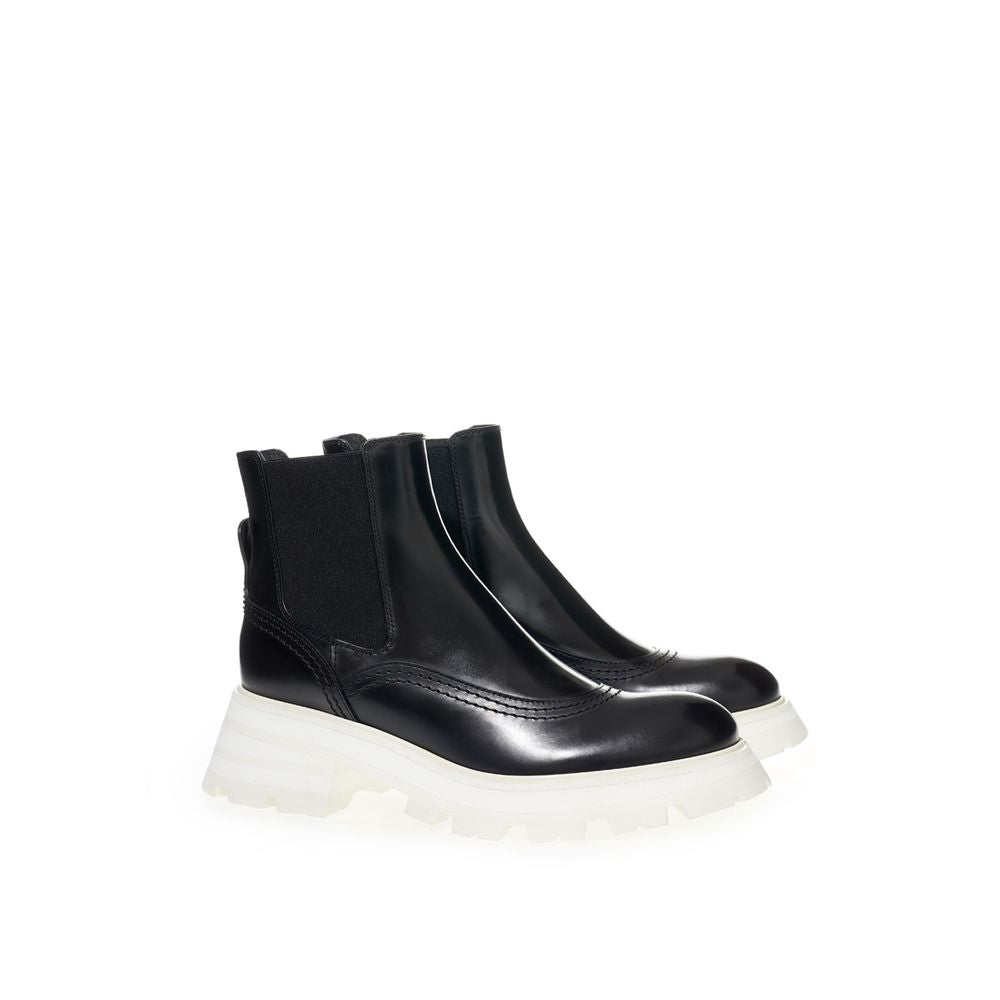 Bottes élégantes en cuir noir intemporel Alexander McQueen