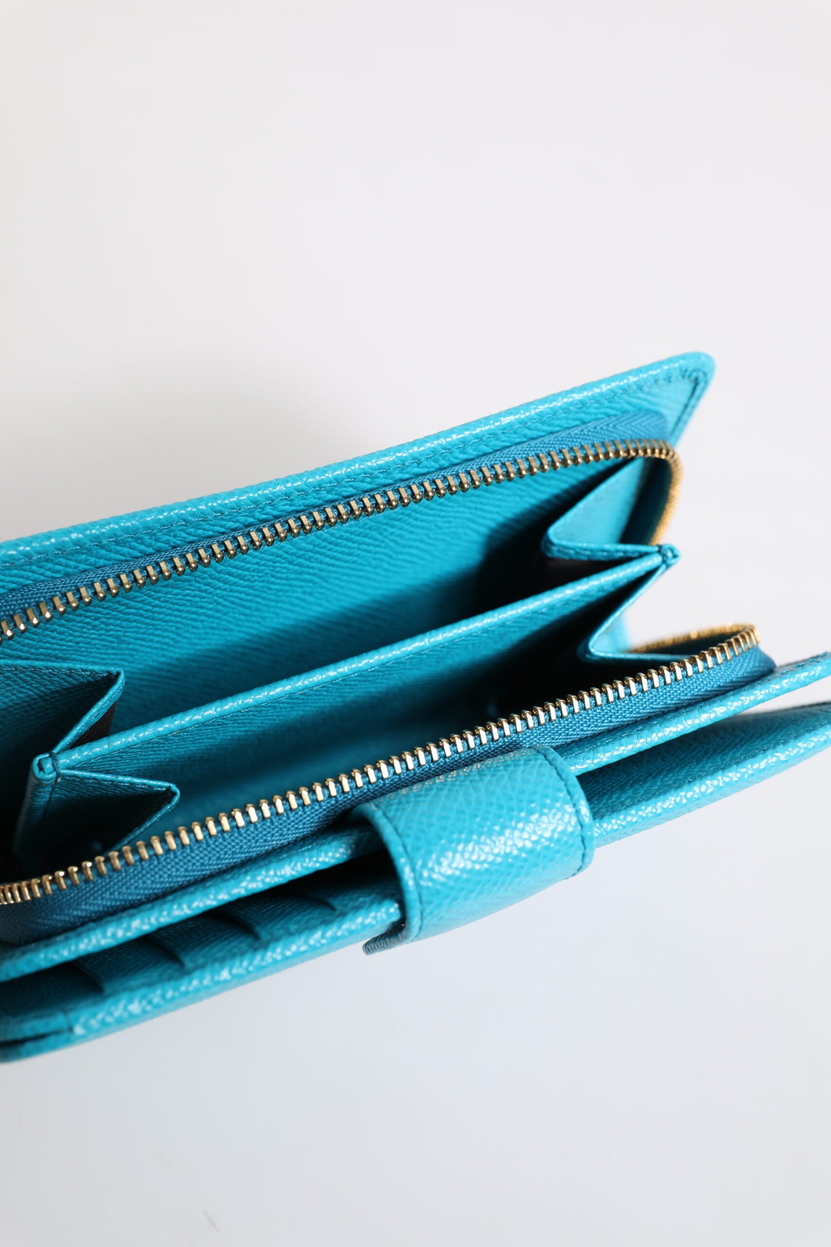 Portefeuille continental à deux volets en cuir bleu clair Dolce & Gabbana