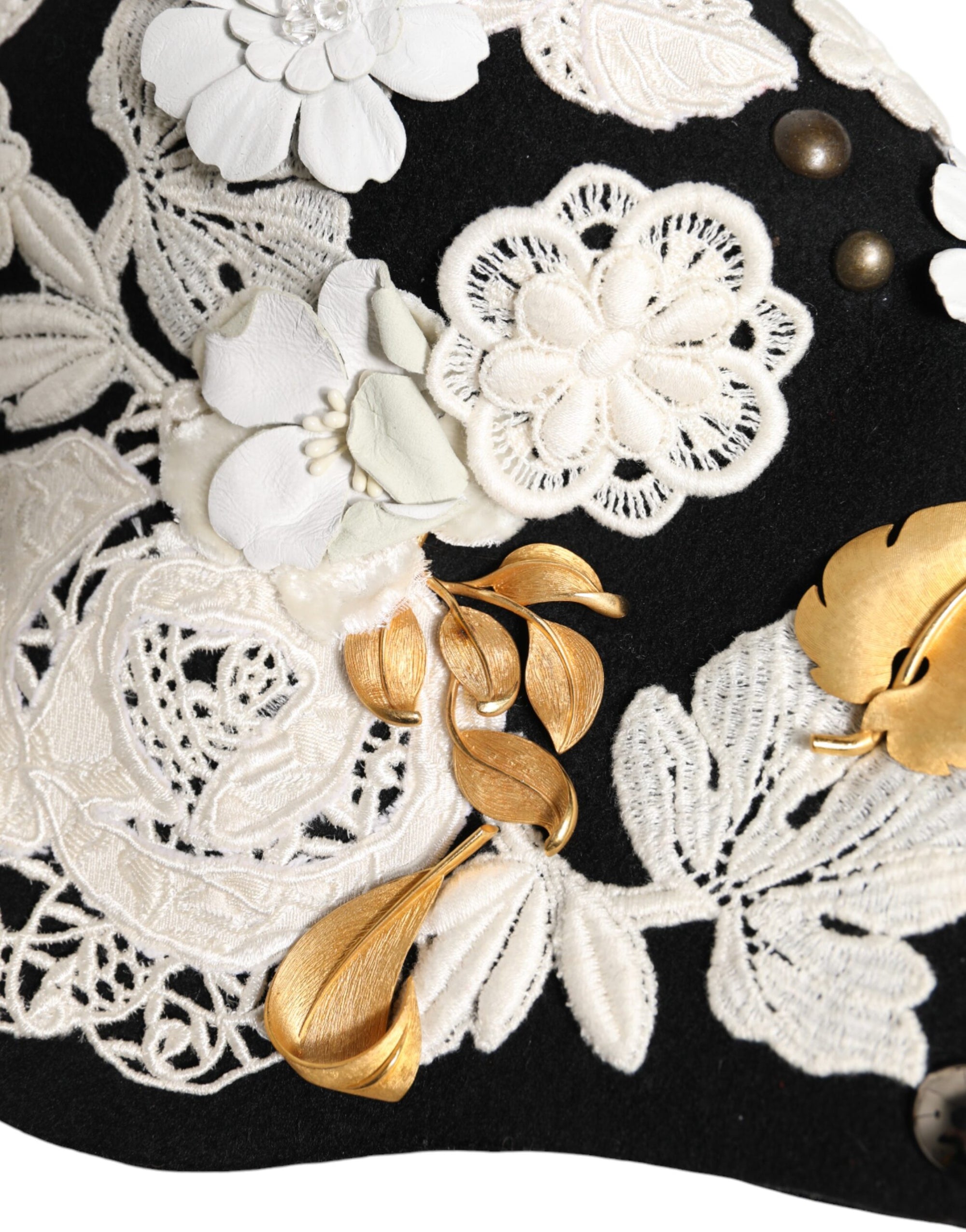 Chapeau cloche Dolce &amp; Gabbana en laine noire à fleurs blanches et feuilles d'or