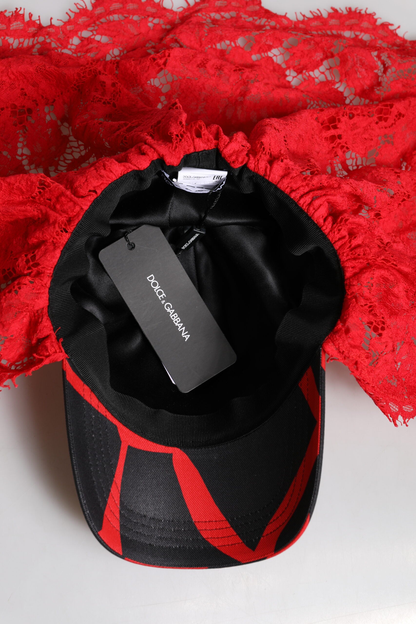 Casquette de baseball en tulle et dentelle rouge et noire Dolce &amp; Gabbana