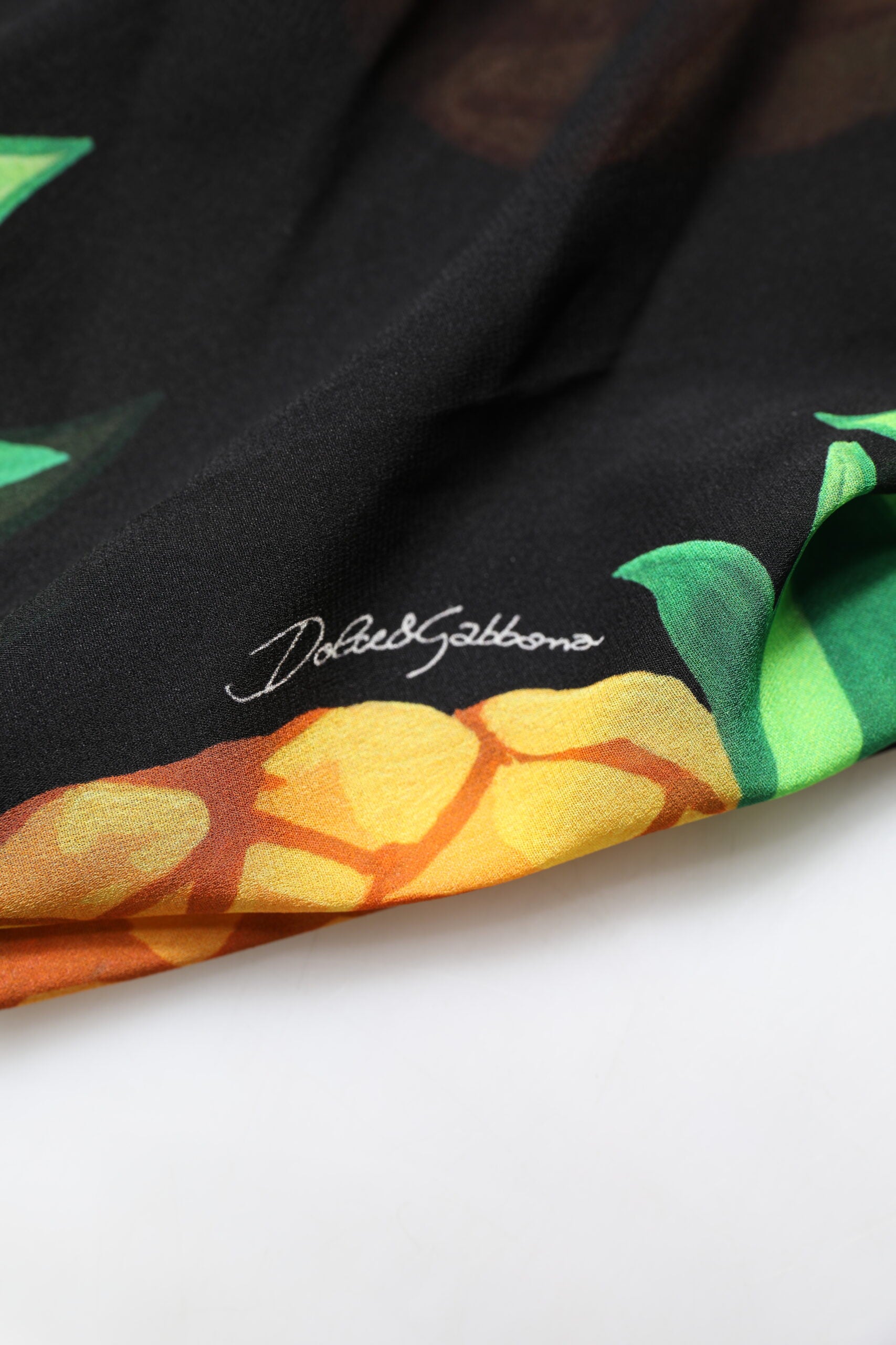 Mini-robe portefeuille en soie noire à imprimé ananas Dolce & Gabbana