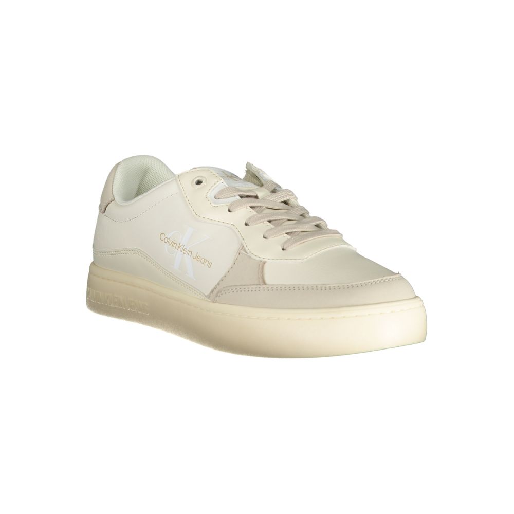 Baskets blanches élégantes Calvin Klein avec détails contrastés