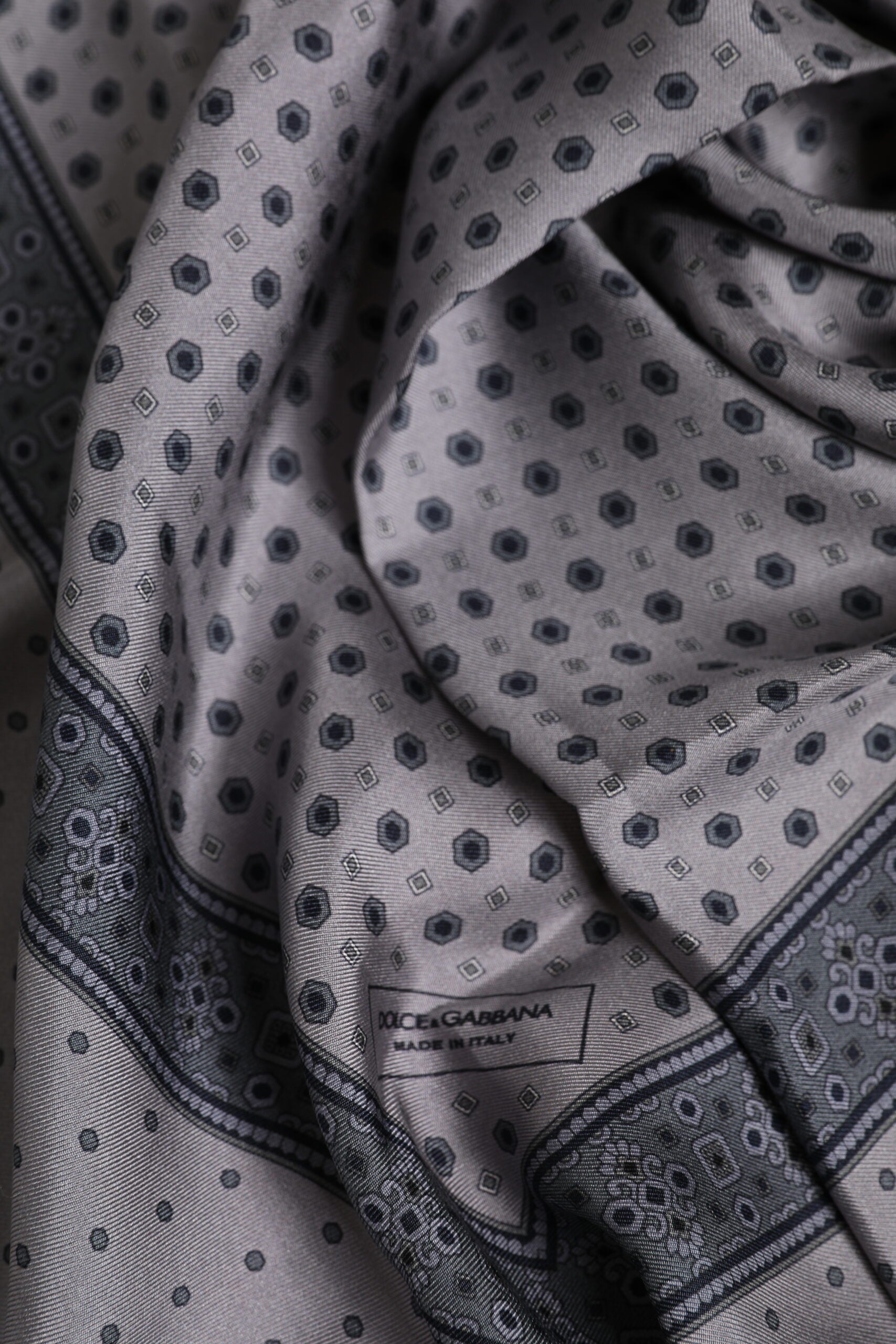 Foulard carré en soie à pois gris Dolce & Gabbana pour homme