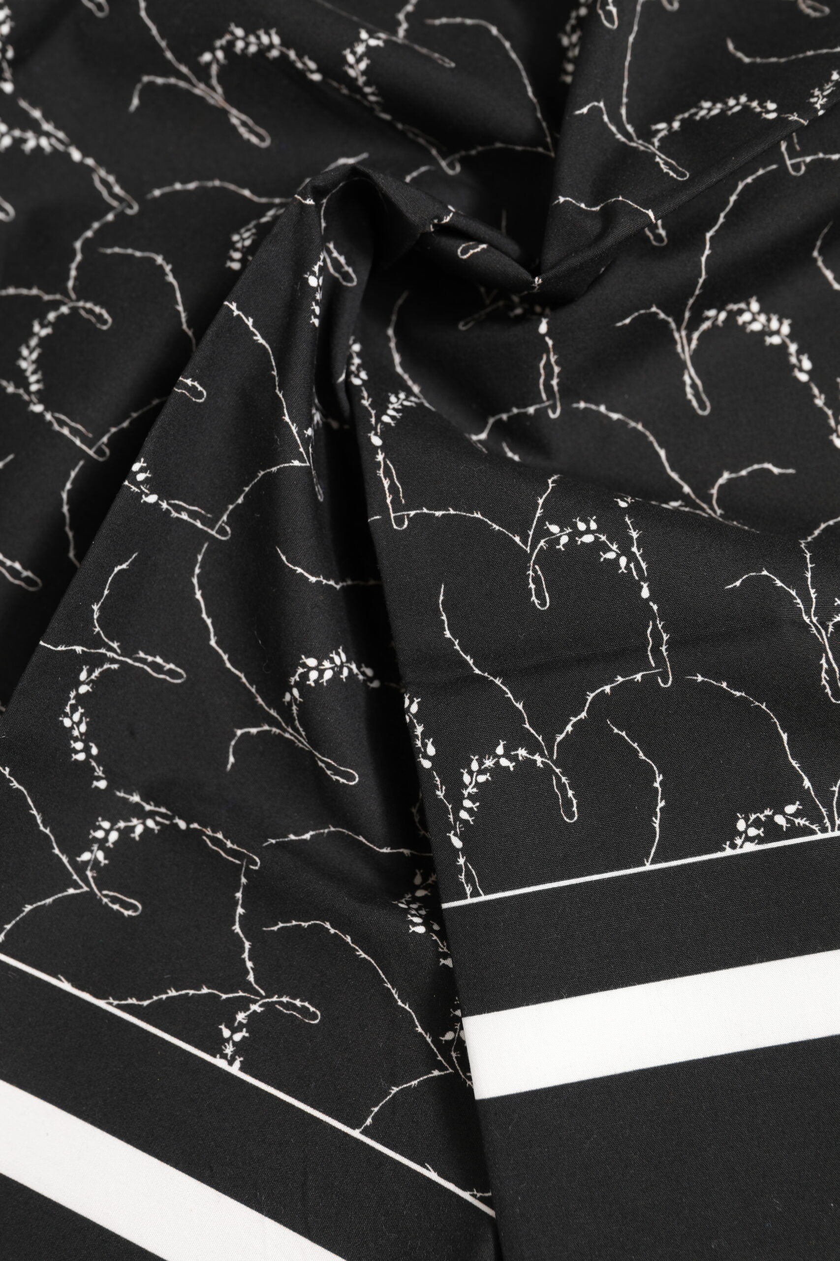 Foulard carré imprimé noir et blanc Dolce & Gabbana pour homme