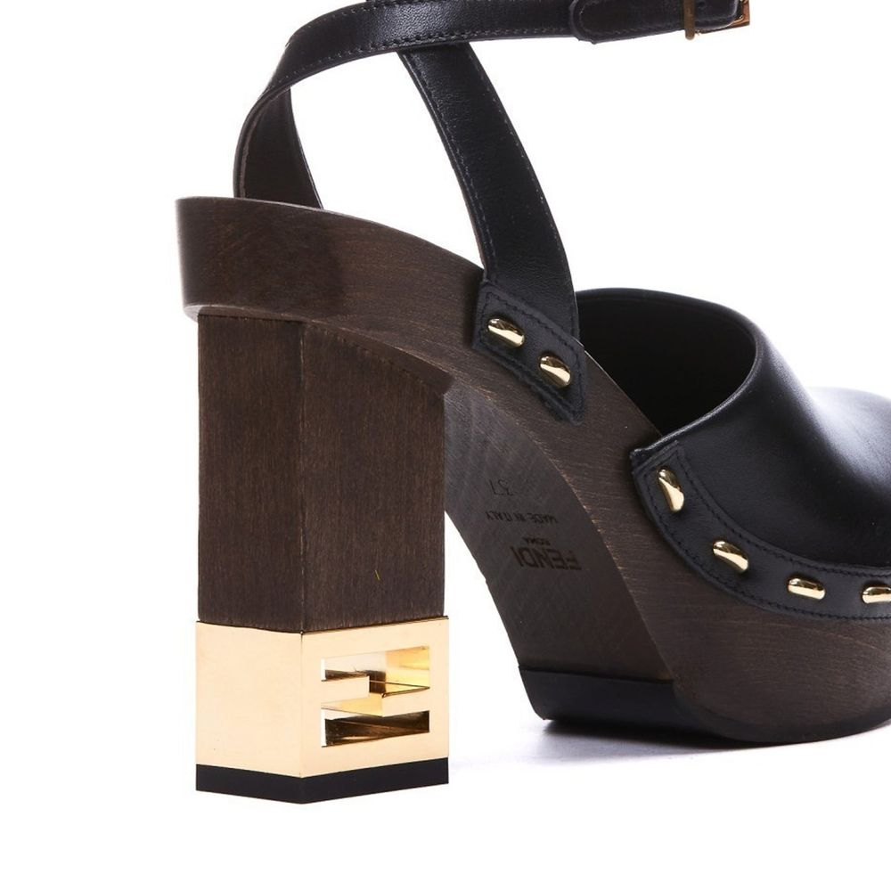 Escarpins en cuir à talons décoratifs Fendi