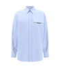 Camisa Brunello Cucinelli con icónico detalle joya