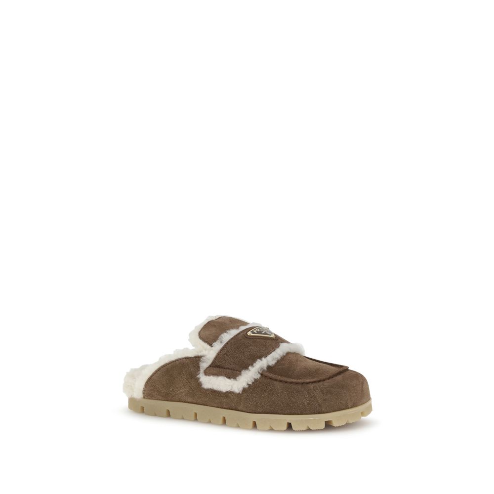 Mules en fourrure Prada