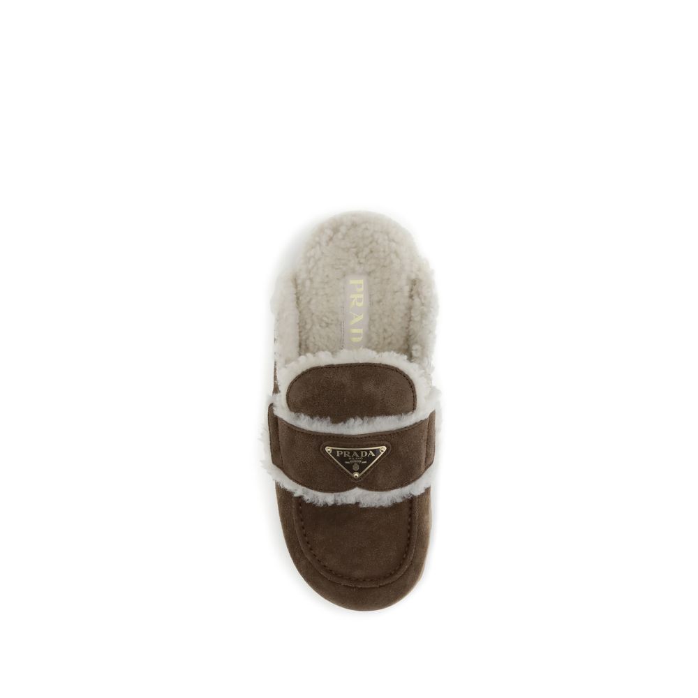 Mules en fourrure Prada